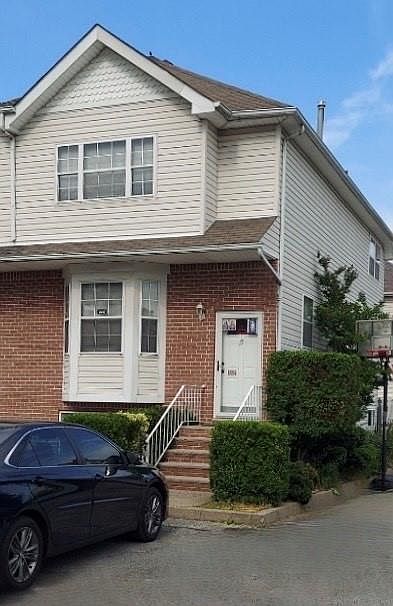 1st image of 15 College Ct