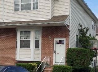 15 College Ct, Staten Island, NY 10302