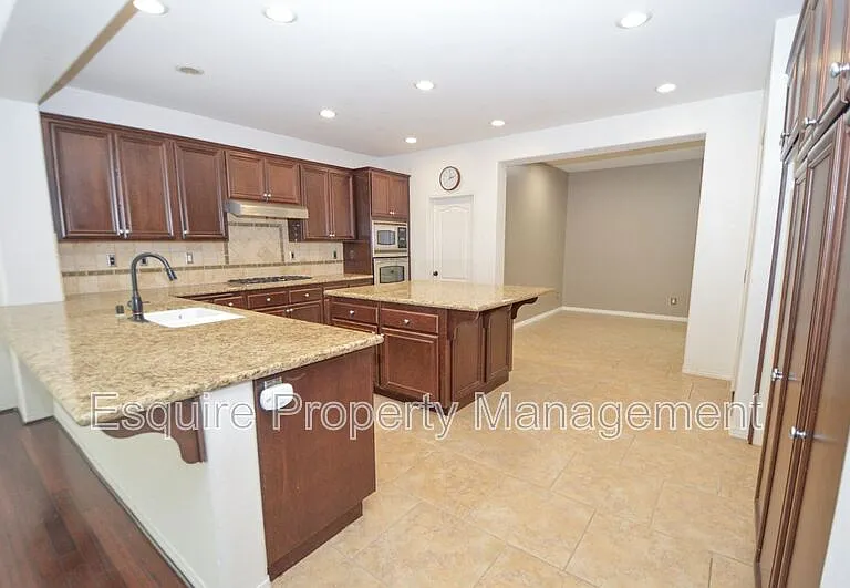 13735 Blue Ridge Way — Photo 10