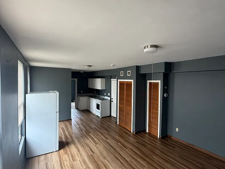273-275 Rivet St #2W — Photo 1