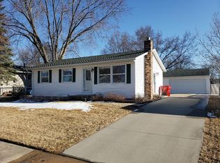 986 17 1/2 St SE, Rochester, MN 55904
