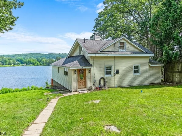 5 Reeve Ave, Stanhope Boro, NJ 07874