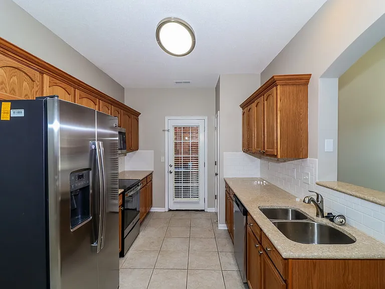 9146 Cinderhill Cv E — Photo 8
