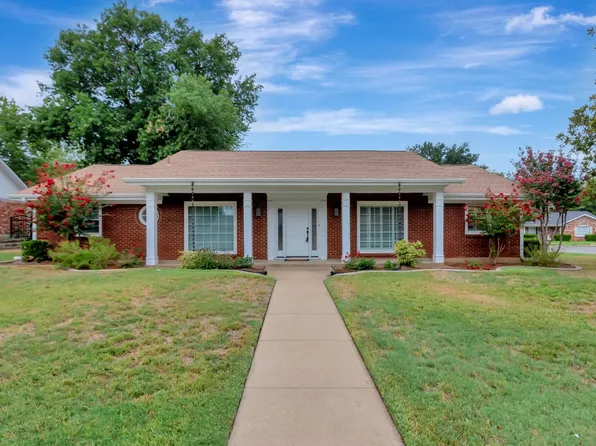 1000 Green River Trl, Fort Worth, TX 76103