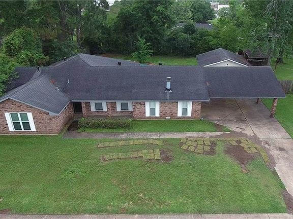 2nd image of 922 Maureen St