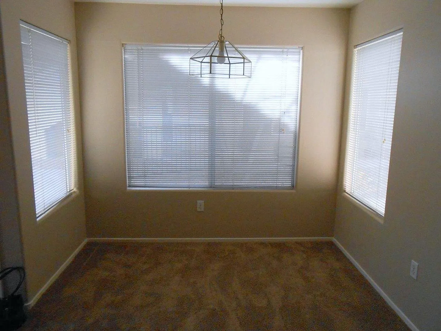 Spacious 2 Bedroom Condo in Gated Community — Photo 3