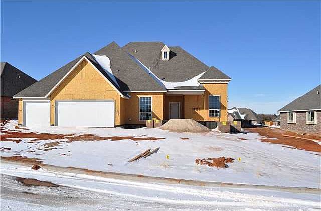 Home for Sale in Edmond, Oklahoma $279,900