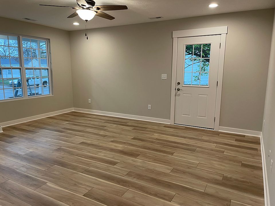 1st image of 815 E Main St