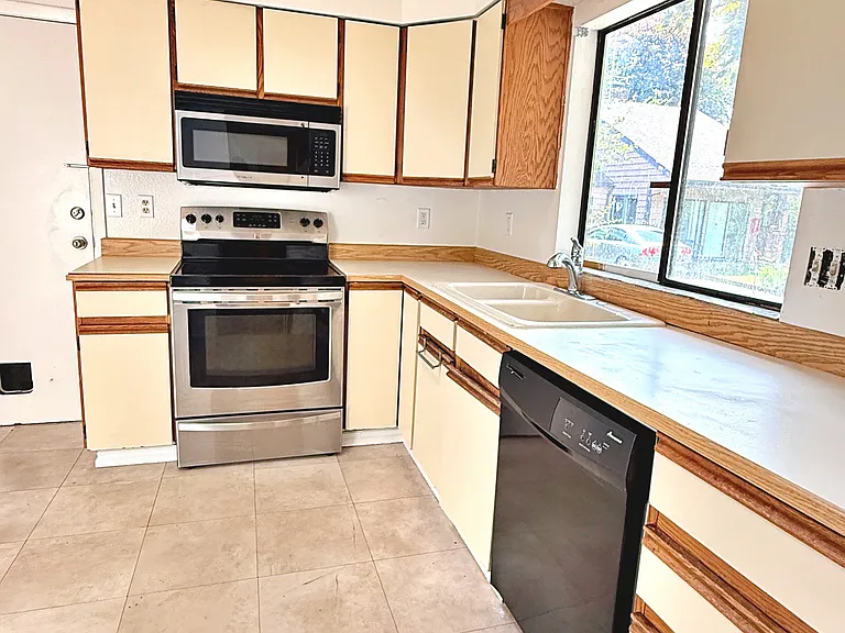 13942 SE Division St — Photo 11