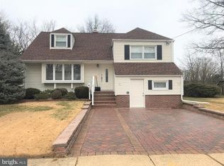 8 Shackamaxon Dr, Hamilton, NJ 08690