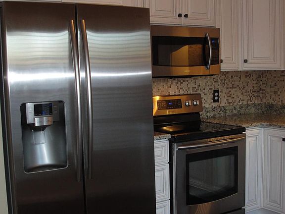 Kitchen with Samsung & Kitchen Aid stainless appliances