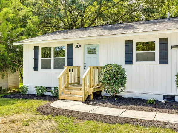 625 Noles Dr, Mt Holly, NC 28120