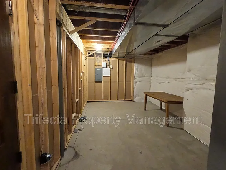 1032 Hessen Dr — Photo 28