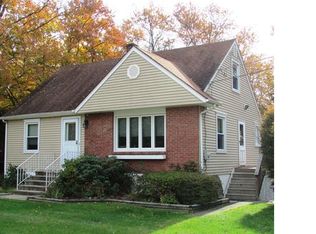 301 Tulip Ln, Mahopac, NY 10541