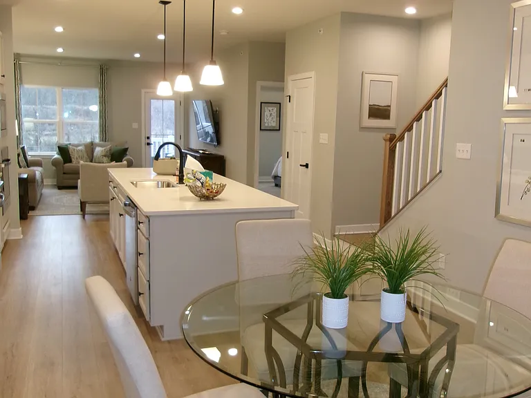 214 Dana Dr — Photo 1