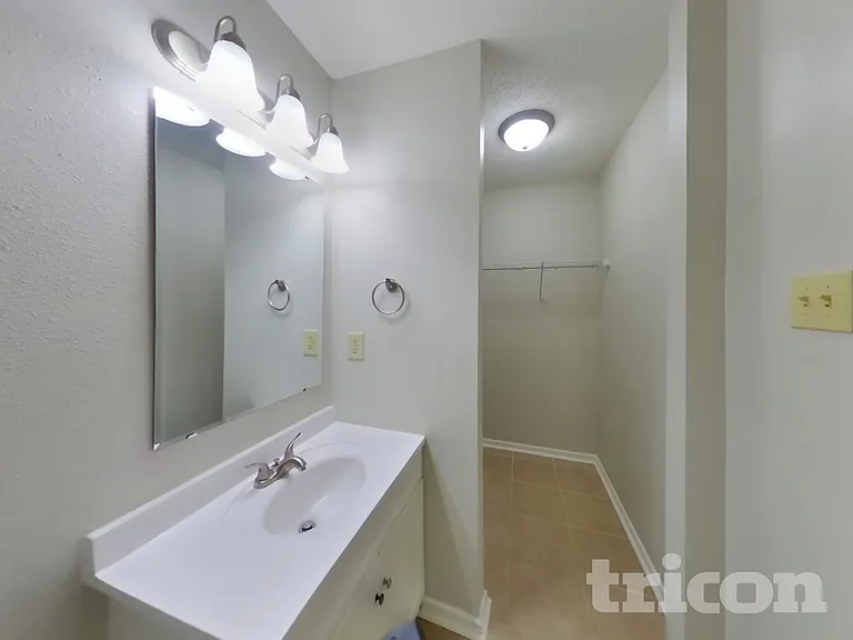 2414 Summerwood Ln — Photo 10
