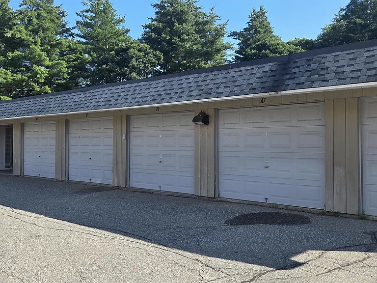 302 Knights Bridge Dr #302 — Photo 2