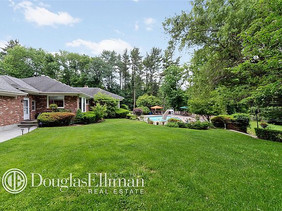 3rd image of 11 Pheasant Hill Ln