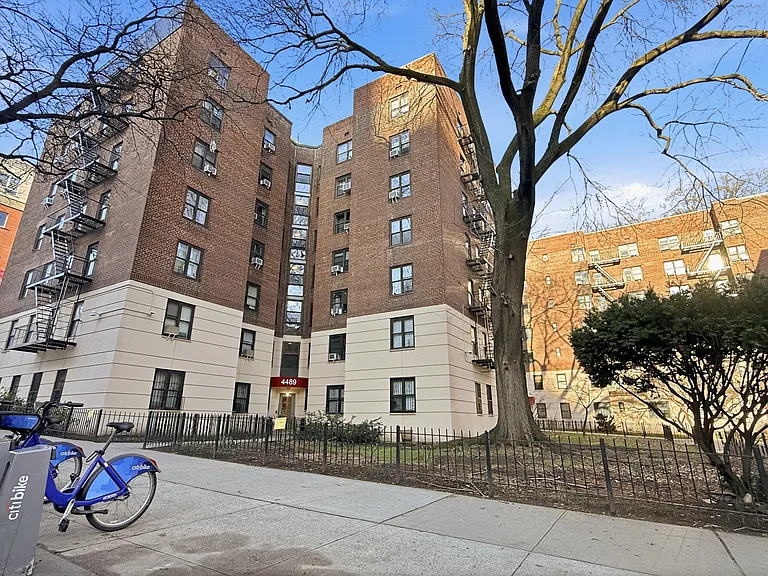 4489 Broadway #2D — Photo 17