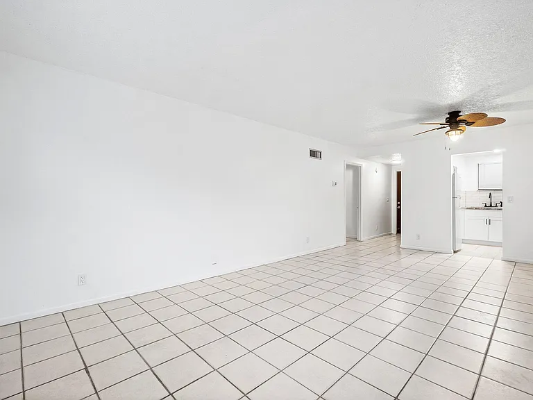 626 N Federal Hwy #3 — Photo 10