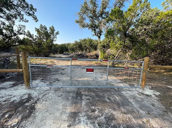 248 Cedar Hill Rd, Bandera, TX 78003