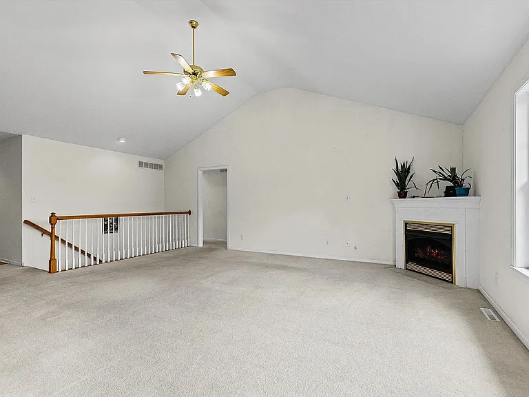 4200 Cedar Crest Ln — Photo 5