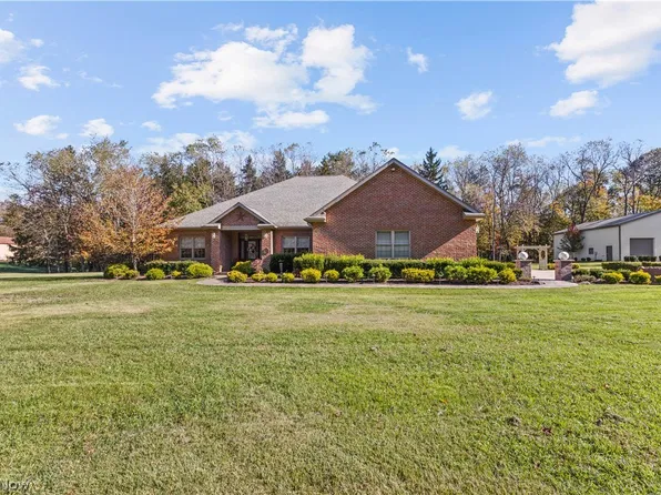 359 Grassy Ln, New Cumberland, WV 26047
