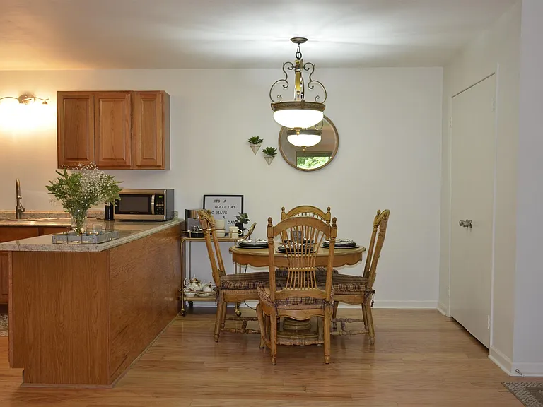 815 Ashlawn Pl — Photo 3