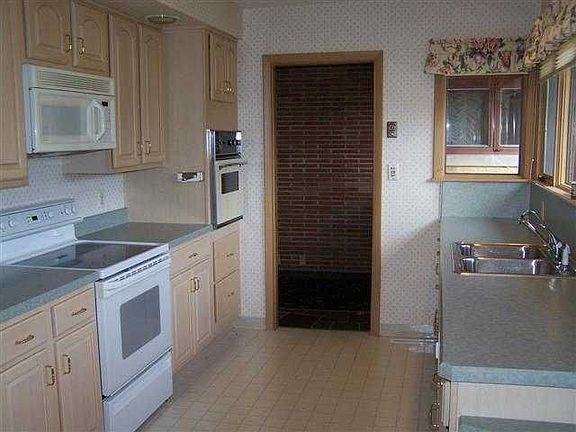 3rd image of 55835 Riverdale Dr