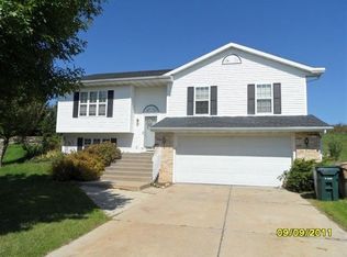 15 Fleischman Cir, Madison, WI 53719