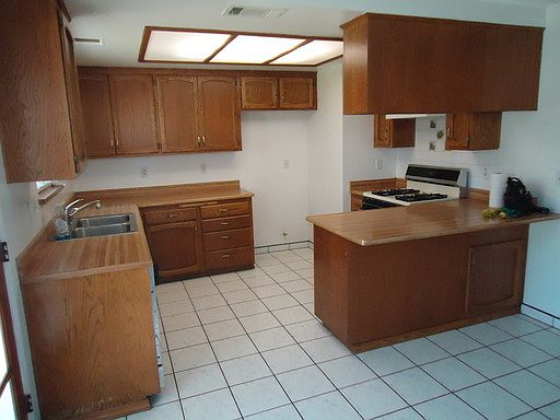 3rd image of 7545 Elwood Ave