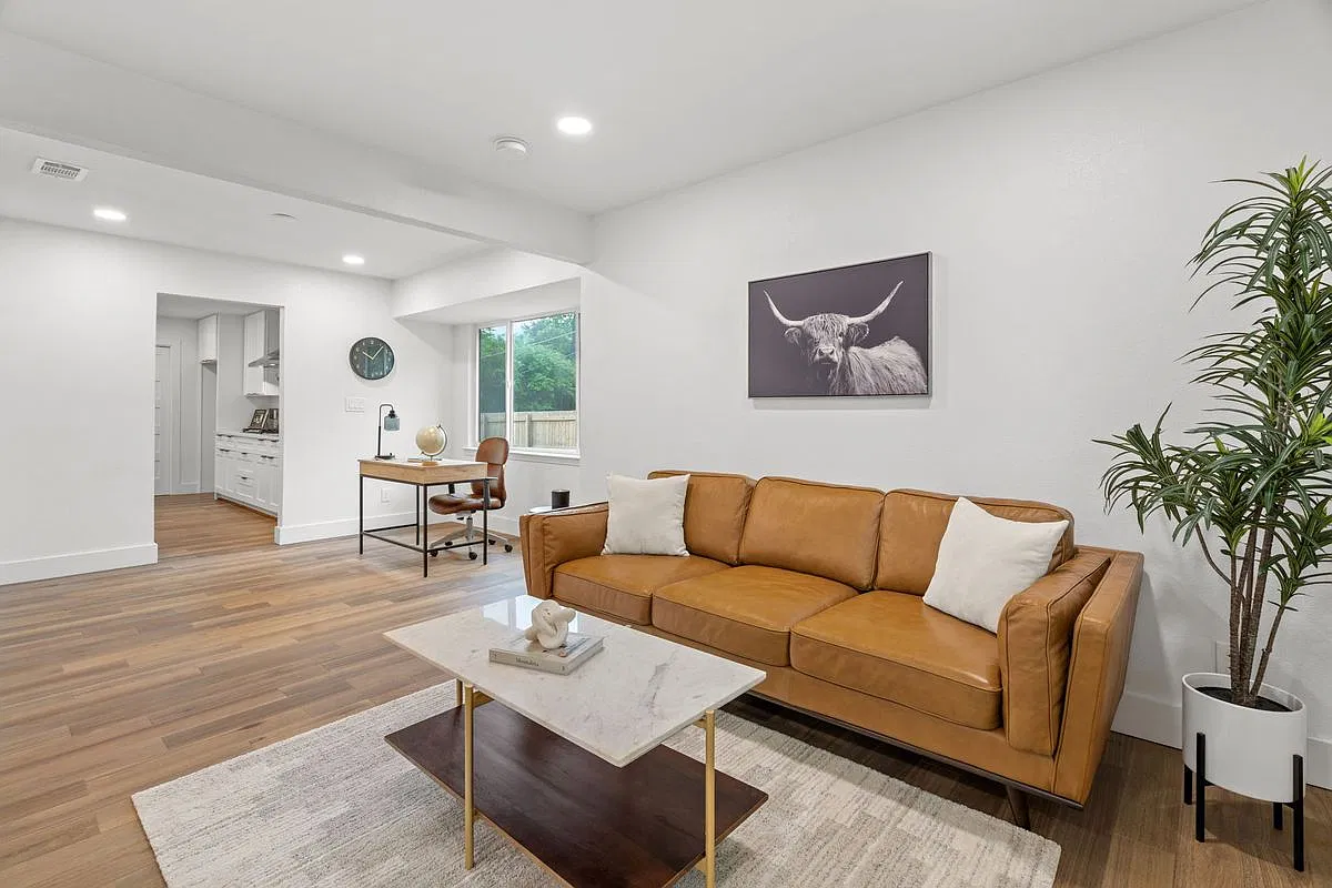 4 bed, 3.0 bath, 2622 sqft, $3,600 — Photo 4
