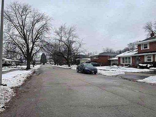 4th image of 16941 Parkside Ave