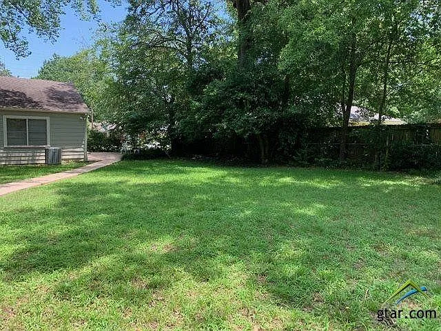 703 E Barbara St — Photo 16