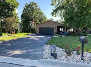158 S Fox Run Ln, Byron, IL 61010
