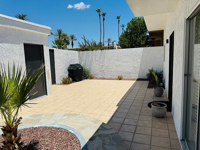 47760 Eisenhower Dr — Photo 20