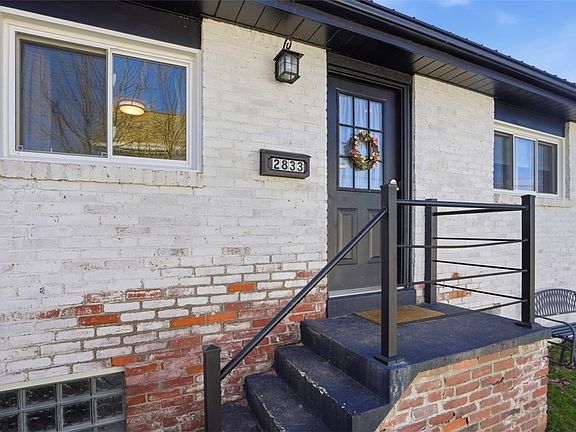 4th image of 2833 Oak St