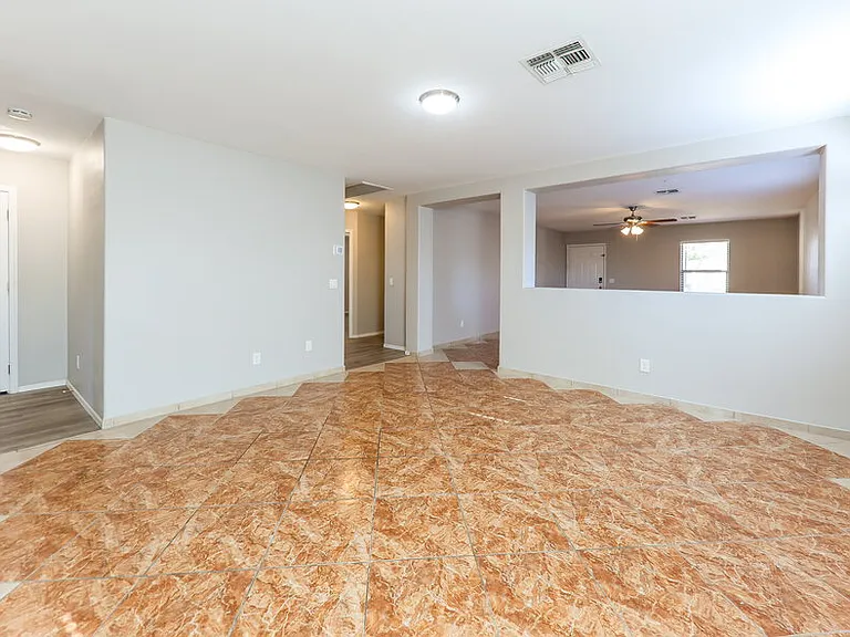 11807 W Ester Dr — Photo 7