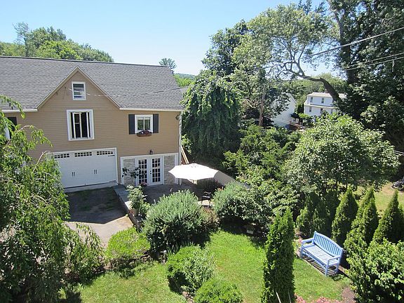 3 story/3 bay Carriage House