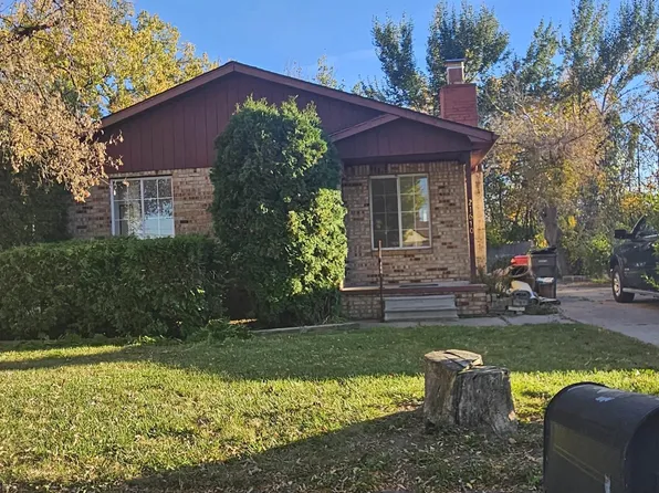 21670 Sharkey St, Clinton Township, MI 48035