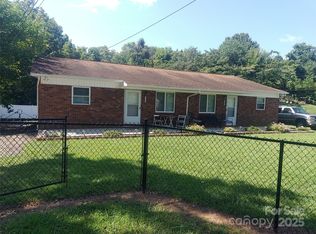 1755 2nd Ave NW, Hickory, NC 28601