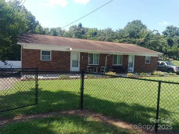 1755 2nd Ave NW, Hickory, NC 28601