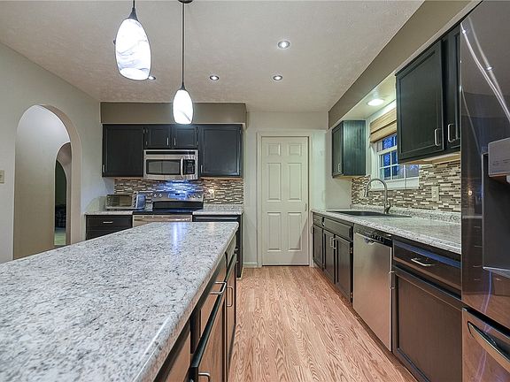 4th image of 248 Jaclyn Dr