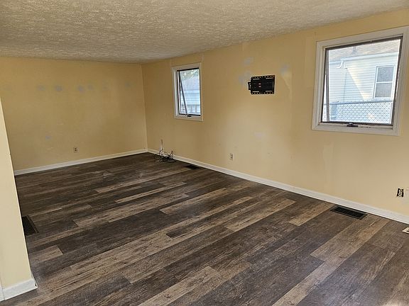 3rd image of 423 E North St #B