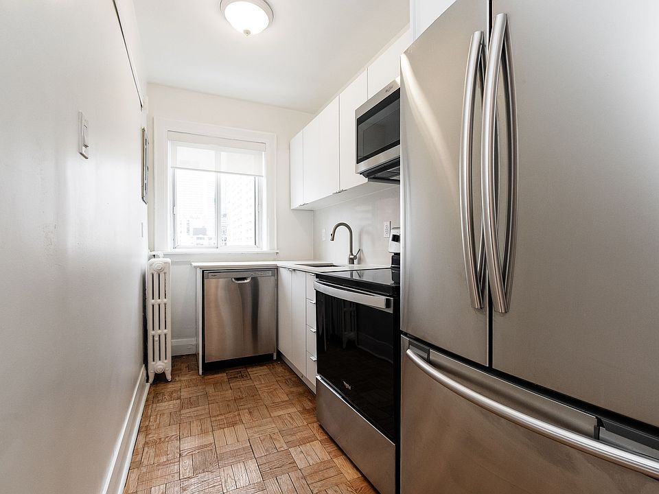 1st image of 110 Wellesley St E #724793