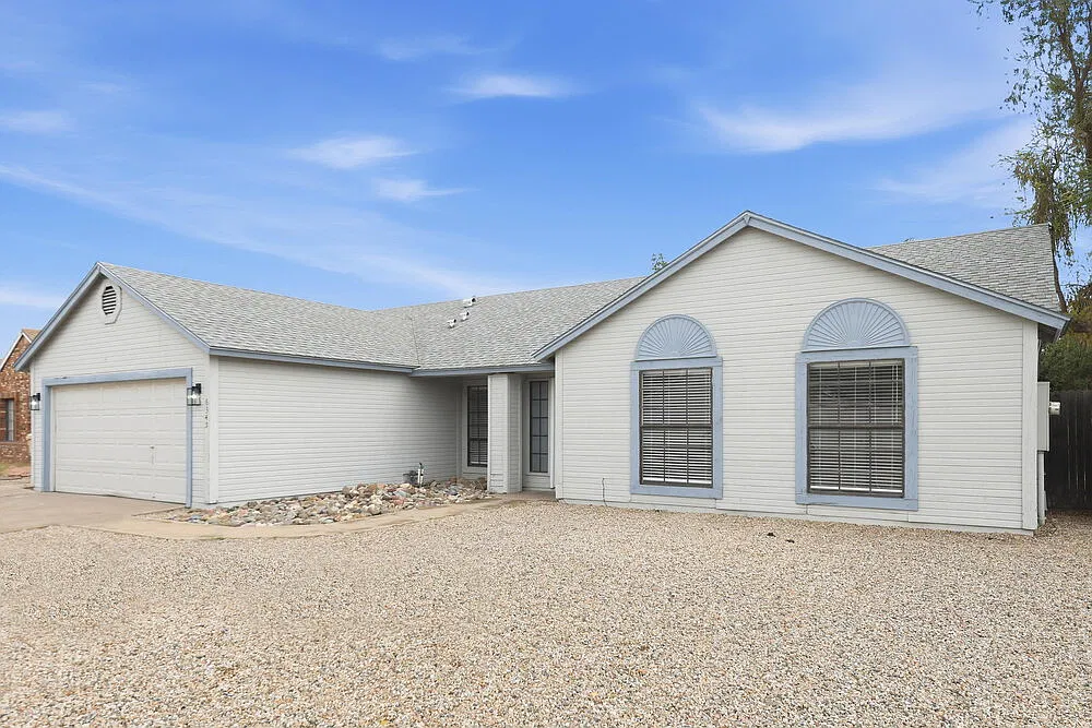 3 bed, 2.0 bath, 1495 sqft, $2,355 — Photo 3