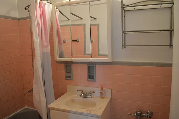 Rented by Griffith Real Estate | media 2