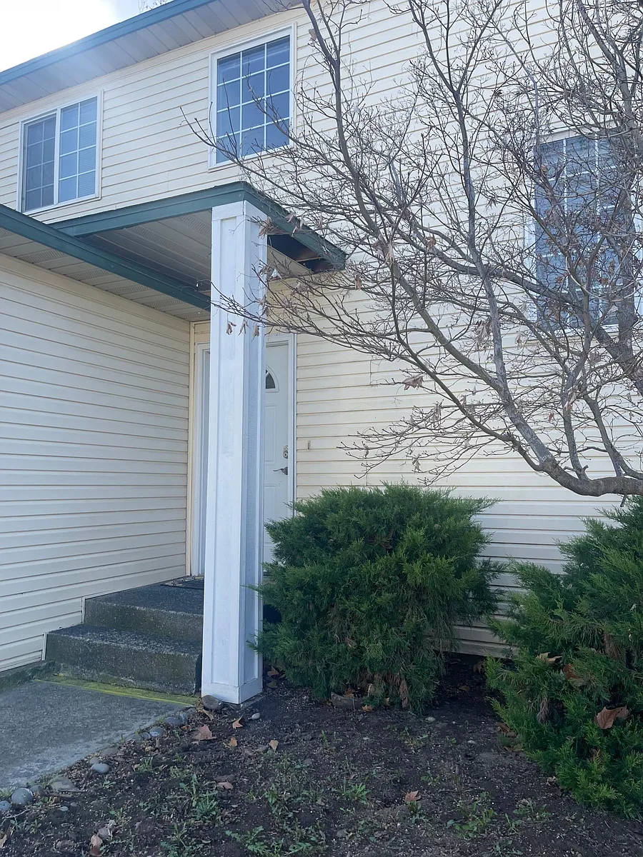 Building Photo - 1420 S Skyline Dr