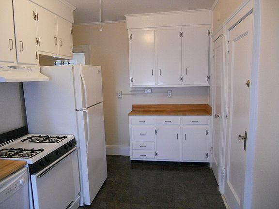 4th image of 204 Alden Ave #8