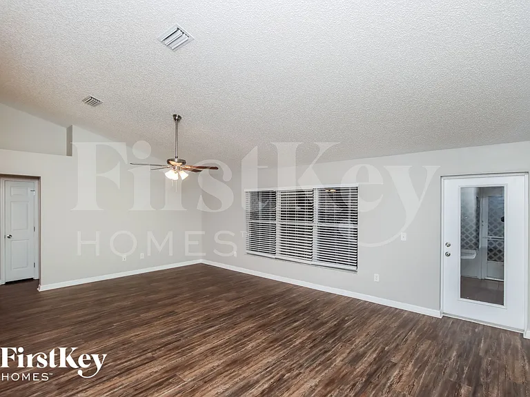 1448 Wacker Ave SE — Photo 3